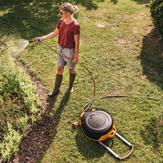 AUTOMATYCZNY BĘBEN Z WĘŻEM XL NA KÓŁKACH FISKARS 1025933