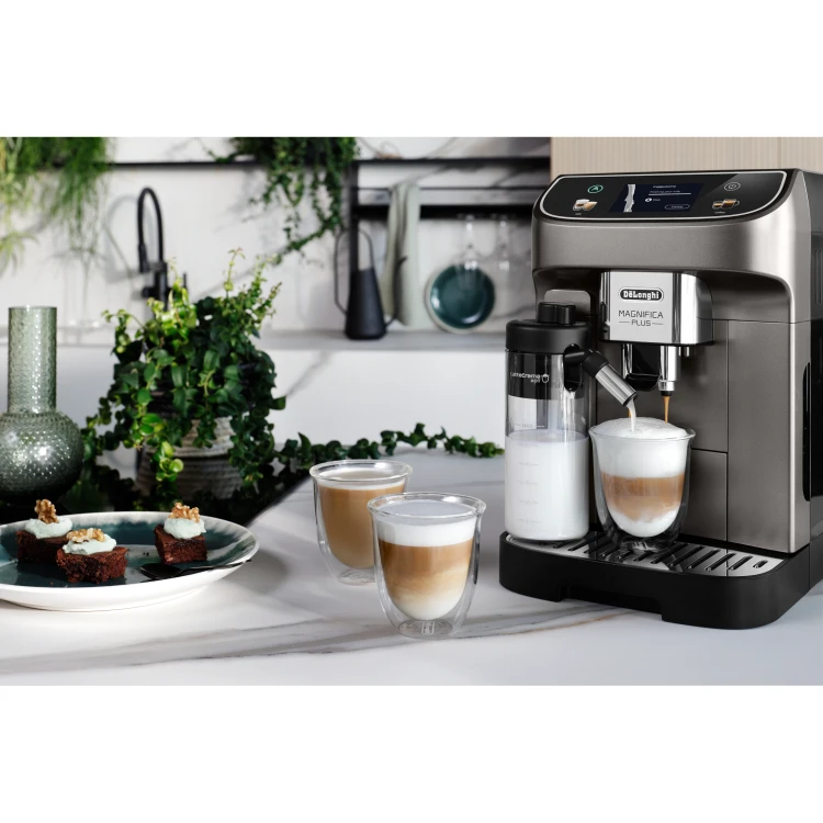 Ekspres-DELONGHI-Magnifica-Plus-ECAM320.70.TB-Tytanowy-obraz-lifestyle-2.jpg