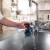 Ekspres-DELONGHI-Magnifica-Plus-ECAM320.70.TB-Tytanowy-obraz-lifestyle-7.jpg