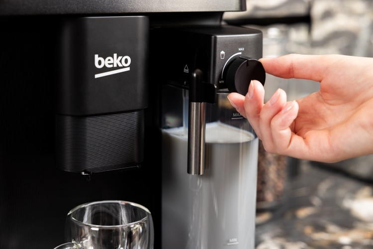 Ekspres ciśnieniowy Beko CaffeExperto CEG7304B automatyczny 1350W