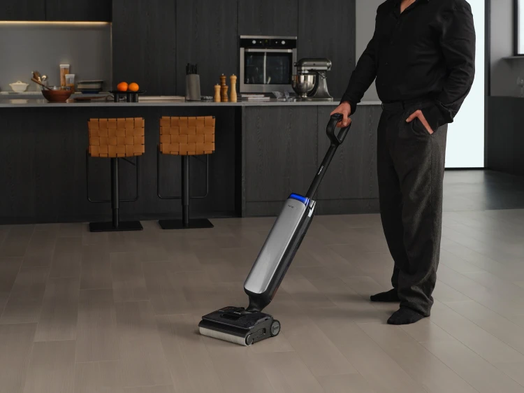 Odkurzacz-TINECO-Floor-One-S9-Artist-Premium-lfestyle-1.jpg