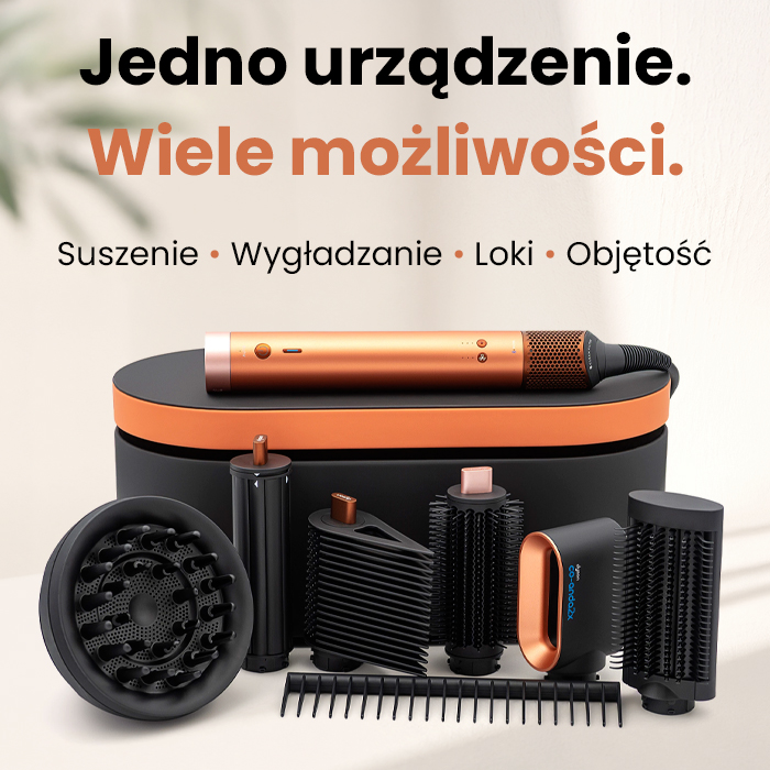 Kwadratowy baner Dyson przedstawiający miedziano-czarny zestaw do stylizacji włosów na jasnym tle. Urządzenie z miedzianym korpusem spoczywa na czarnej stacji w otoczeniu licznych czarnych końcówek, szczotek i dyfuzora.