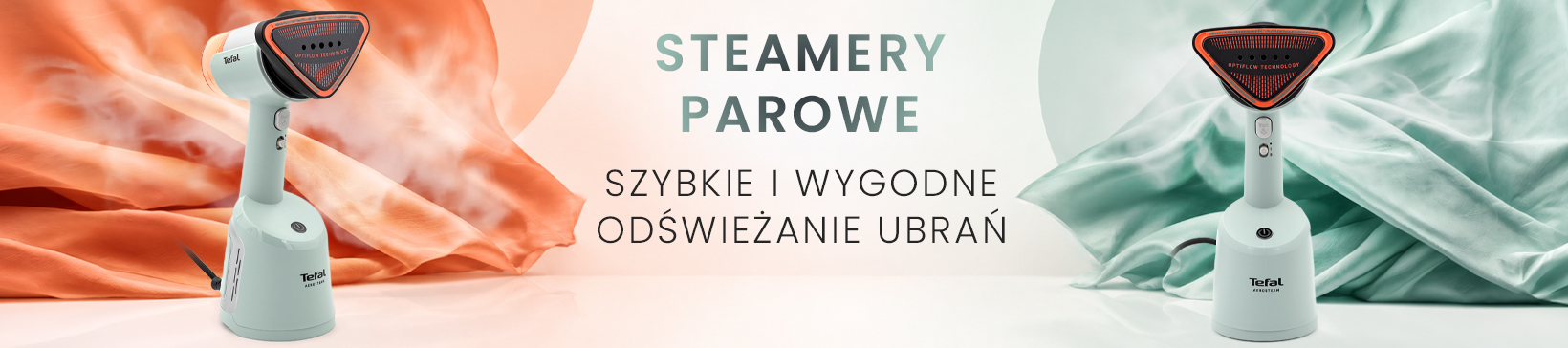 Baner promocyjny domowej maszynki do lodów w kolorze kremowym. Obok urządzenia widoczne są rożki z lodami waniliowymi i czekoladowymi oraz świeże owoce, takie jak truskawki i borówki. Całość utrzymana w jasnej, apetycznej kolorystyce.