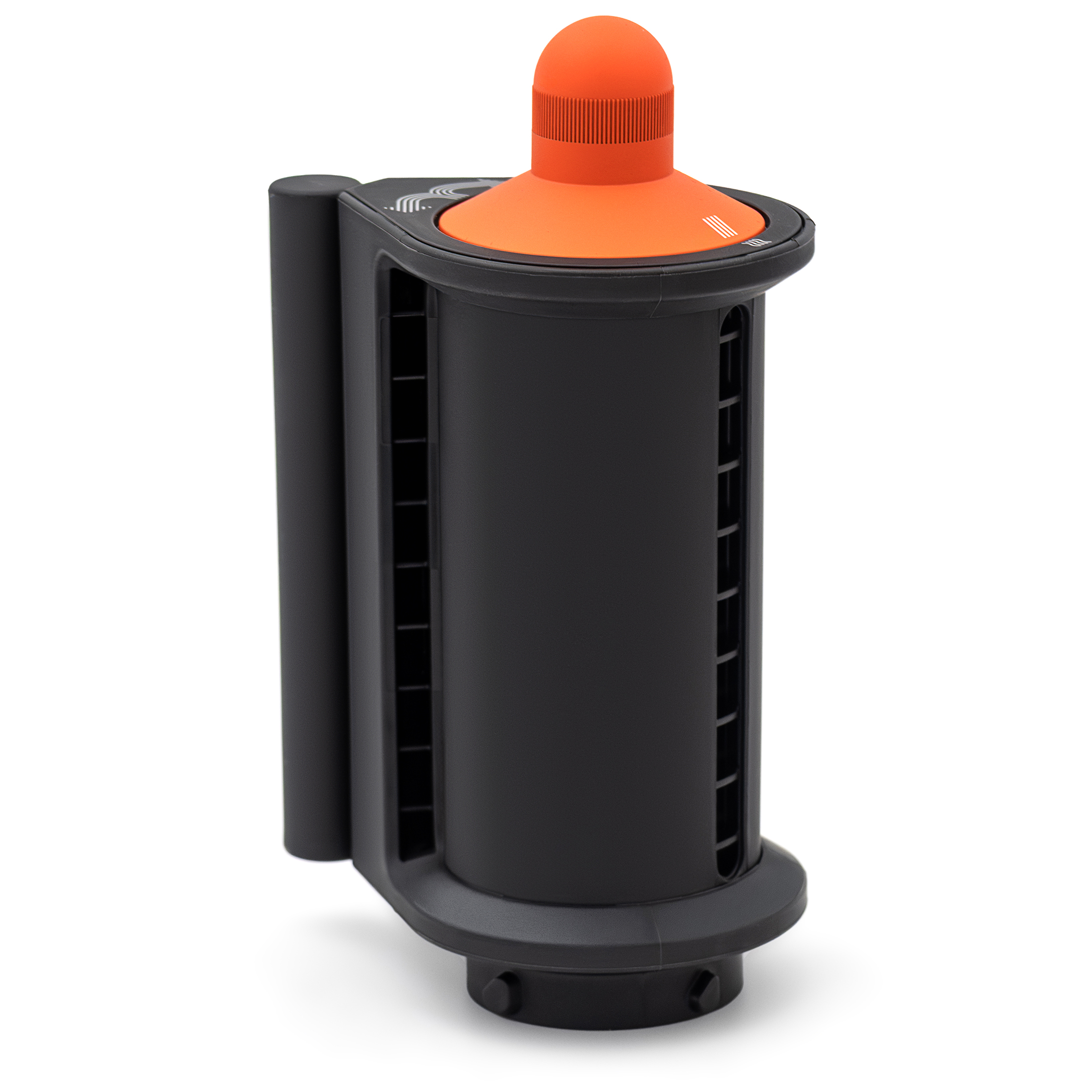 Końcówka wygładzająca do Dyson Airwrap i.d. w kolorze czarnym z różowozłotym drążkiem i bursztynowym przełącznikiem trybów na górze. Widok pod kątem na białym tle.
