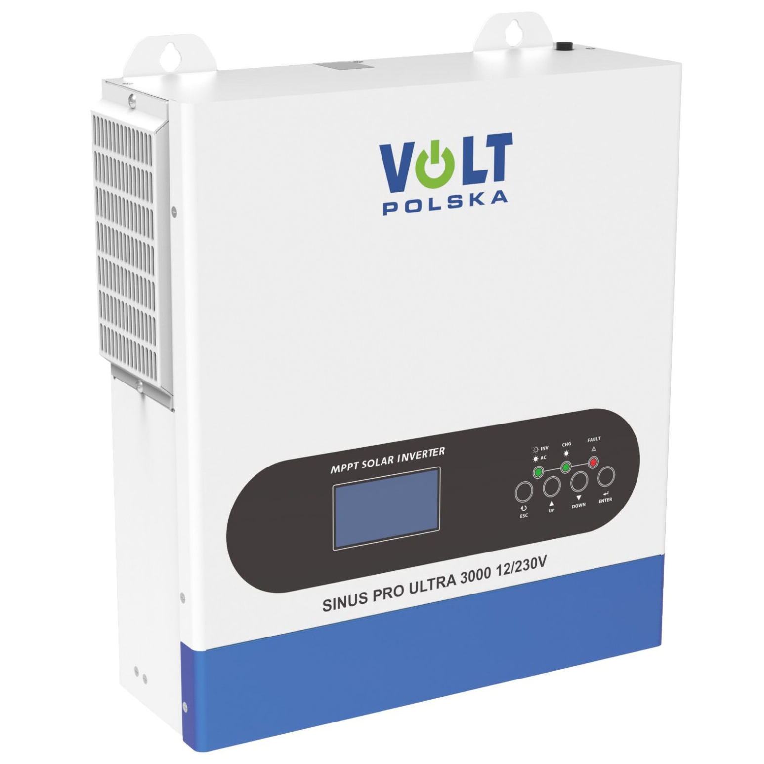 Inwerter solarny Volt Polska Sinus Pro Ultra 3000 widoczny pod skosem na białym tle. Biało-niebieska obudowa posiada boczny system wentylacji oraz przedni panel sterowania z wyświetlaczem LCD i przyciskami funkcyjnymi. W górnej części widoczne są solidne uszy montażowe służące do instalacji urządzenia na ścianie.