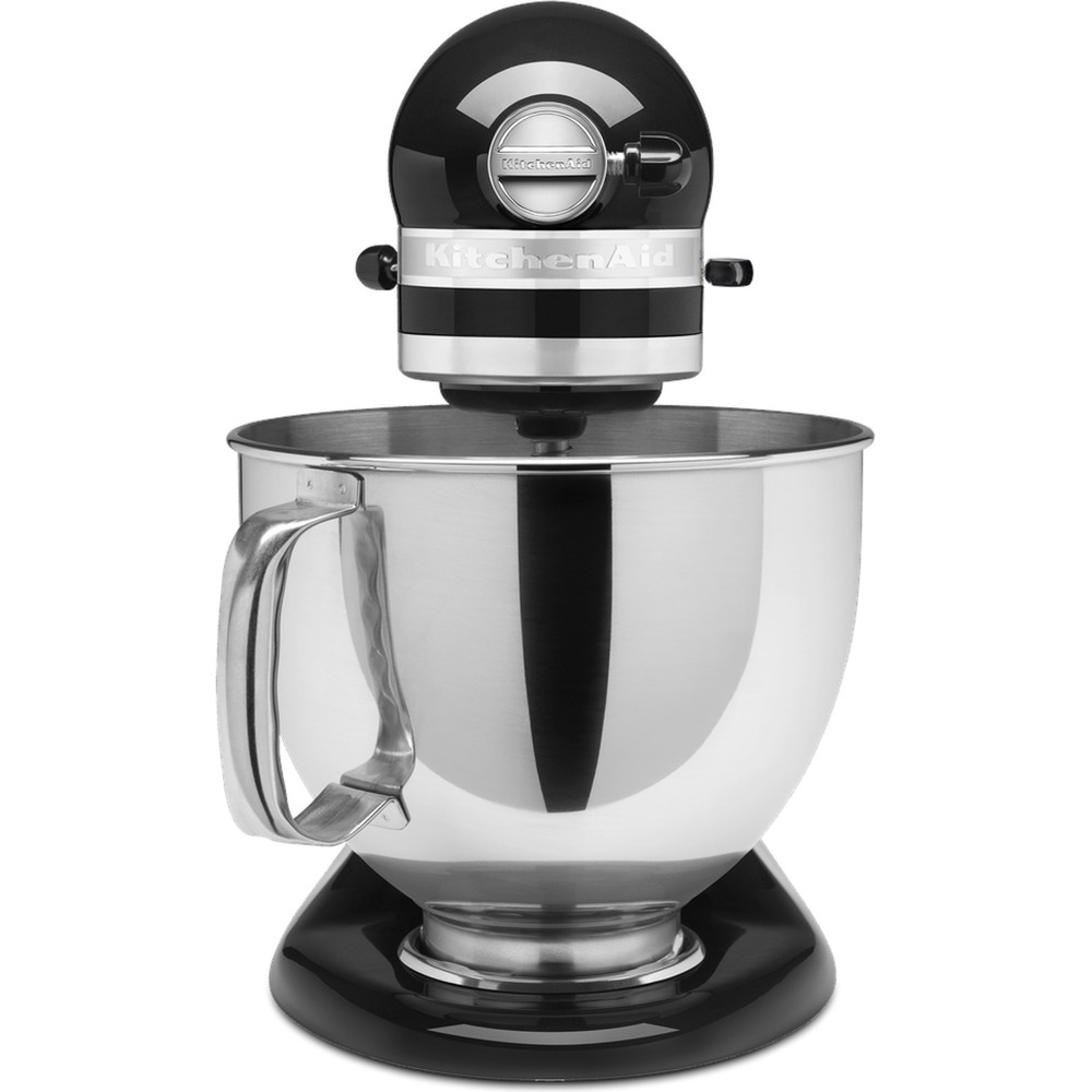Czarny robot kuchenny KitchenAid Artisan 5KSM175PSEOB, widok na wprost. Wyraźnie widoczna jest lśniąca, metalowa misa z uchwytem i opuszczona, czarna głowica robota z chromowanymi akcentami.