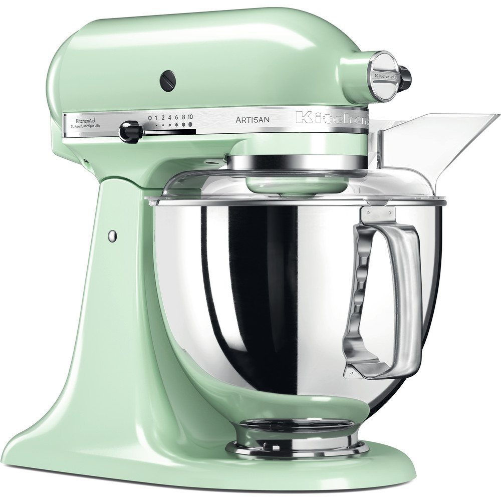 Pistacjowy robot kuchenny KitchenAid Artisan 5KSM175PSEPT, widok z boku. Robot ma lśniącą, metalową misę z uchwytem i przezroczystą osłonę z lejkiem.