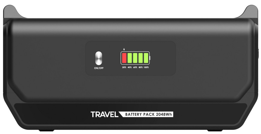 Widok z przodu na dodatkowy magazyn energii VOLT Polska Travel Battery Pack 2048Wh. Panel zawiera przycisk zasilania oraz czytelny, pięciostopniowy wskaźnik poziomu naładowania baterii. Urządzenie dedykowane jest do rozbudowy stacji zasilania z serii Travel.