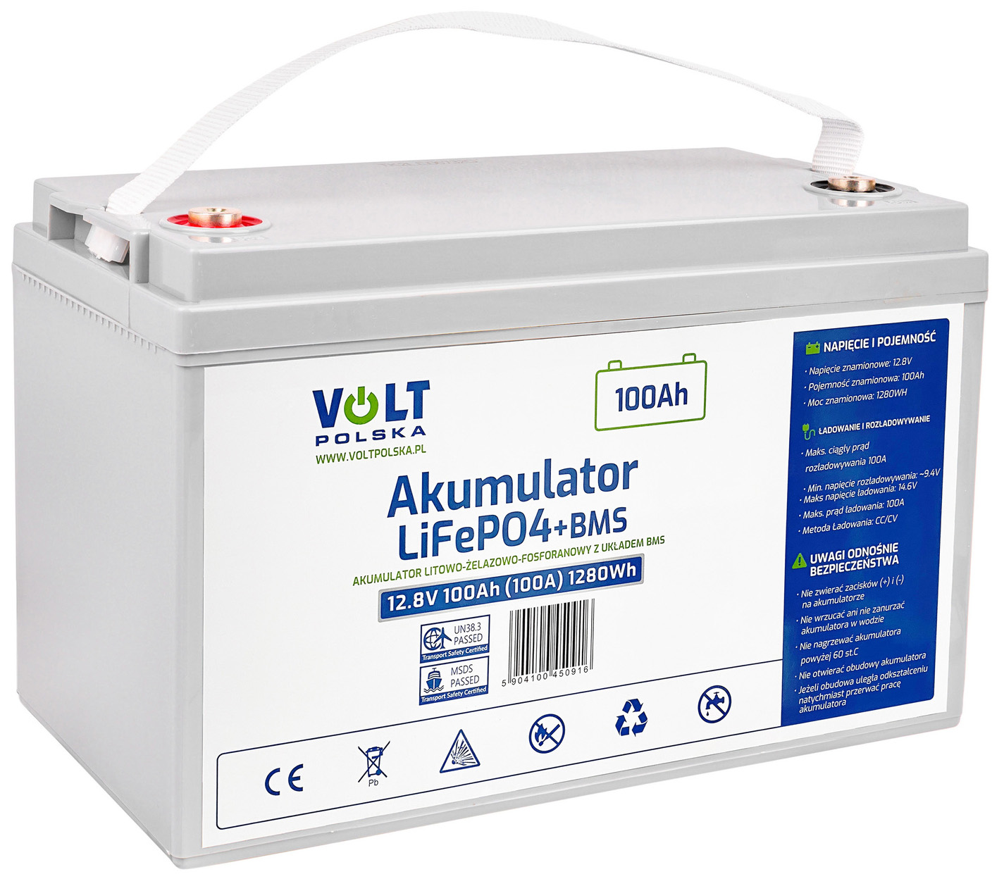 Akumulator LiFePO4 Volt Polska 100Ah 12,8V w jasnoszarej obudowie z białą rączką, na białym tle. Widok z przodu ukazuje szczegółową etykietę z parametrami technicznymi oraz instrukcjami bezpieczeństwa po prawej stronie.