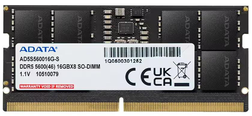 Moduł pamięci RAM ADATA 16GB DDR5 SO-DIMM ukazany od przodu na białym tle. Na czarnej płytce drukowanej widoczne są kości pamięci, złocone styki oraz biała etykieta ze specyfikacją techniczną i oznaczeniem AD5S560016G-S.