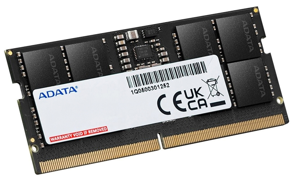Moduł pamięci RAM ADATA 16GB DDR5 SO-DIMM ukazany pod kątem na białym tle. Na czarnej płytce drukowanej widoczne są kości pamięci, biała etykieta informacyjna z logo ADATA oraz złocone styki sygnałowe.