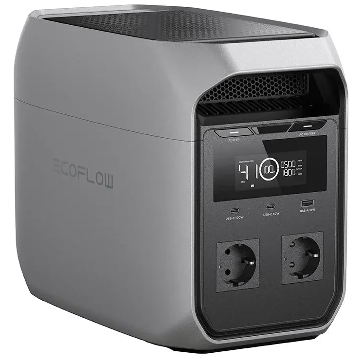 Stacja zasilania EcoFlow Delta 3 Classic widoczna z perspektywy bocznej. Zdjęcie eksponuje logo marki na szarej obudowie oraz kompletny panel przedni z gniazdami AC, portami USB i włączonym wyświetlaczem. Produkt przedstawiony na białym tle.