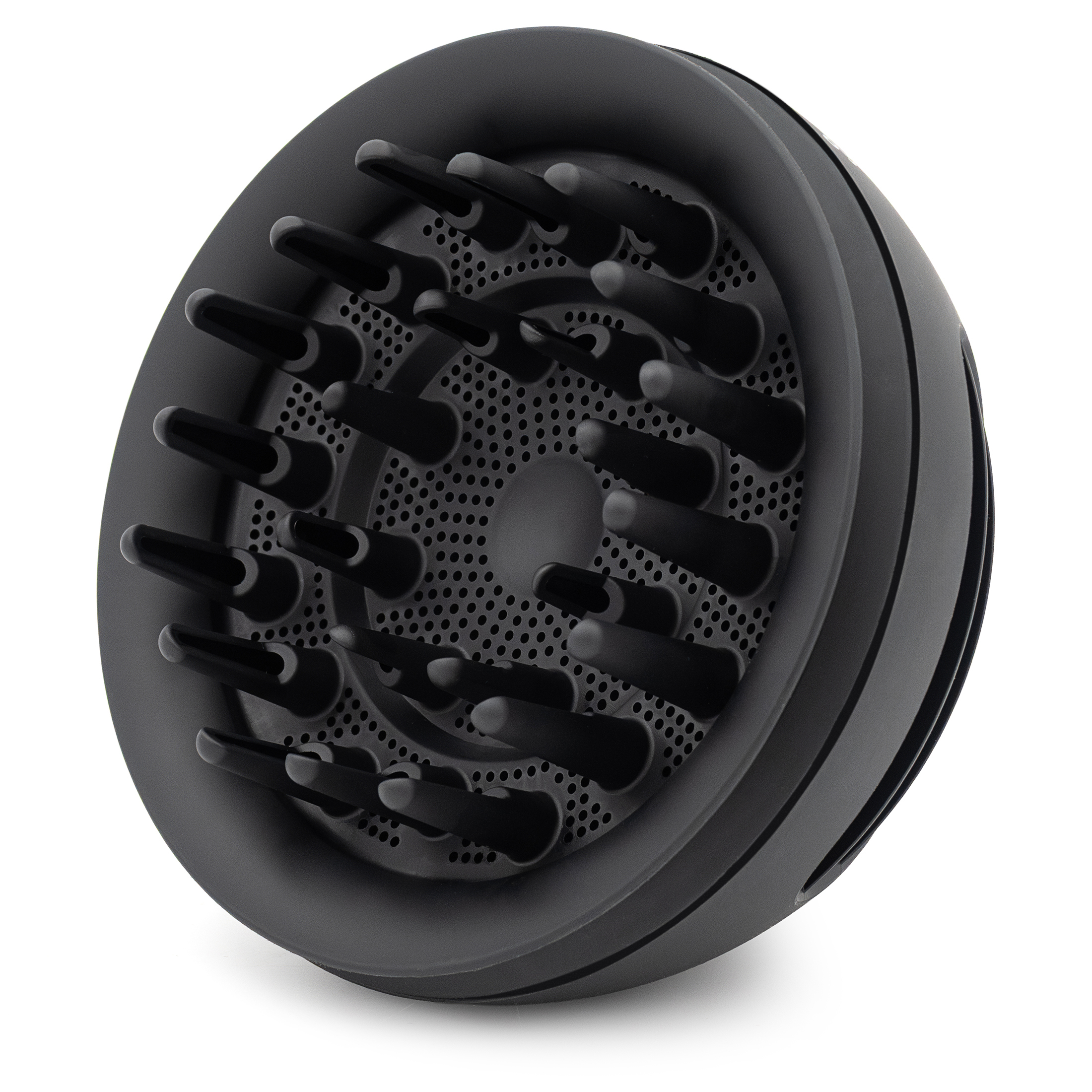 Czarny dyfuzor Wave+Curl do Dyson Airwrap, widziany pod kątem na białym tle. Akcesorium posiada perforowaną powierzchnię z licznymi, zaokrąglonymi wypustkami do modelowania włosów.