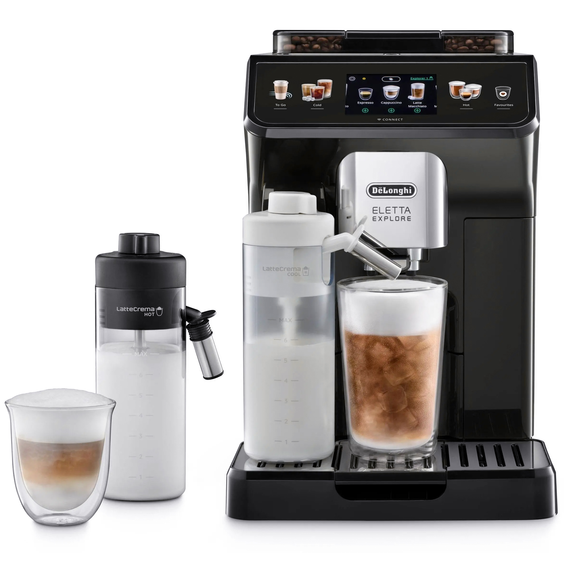 Czarny ekspres automatyczny DeLonghi Eletta Explore z dwoma pojemnikami LatteCrema HOT i COOL. Widoczny jest kolorowy, dotykowy panel sterowania z ikonami kaw oraz wysoka szklanka z napojem kawowym z mleczną pianką.