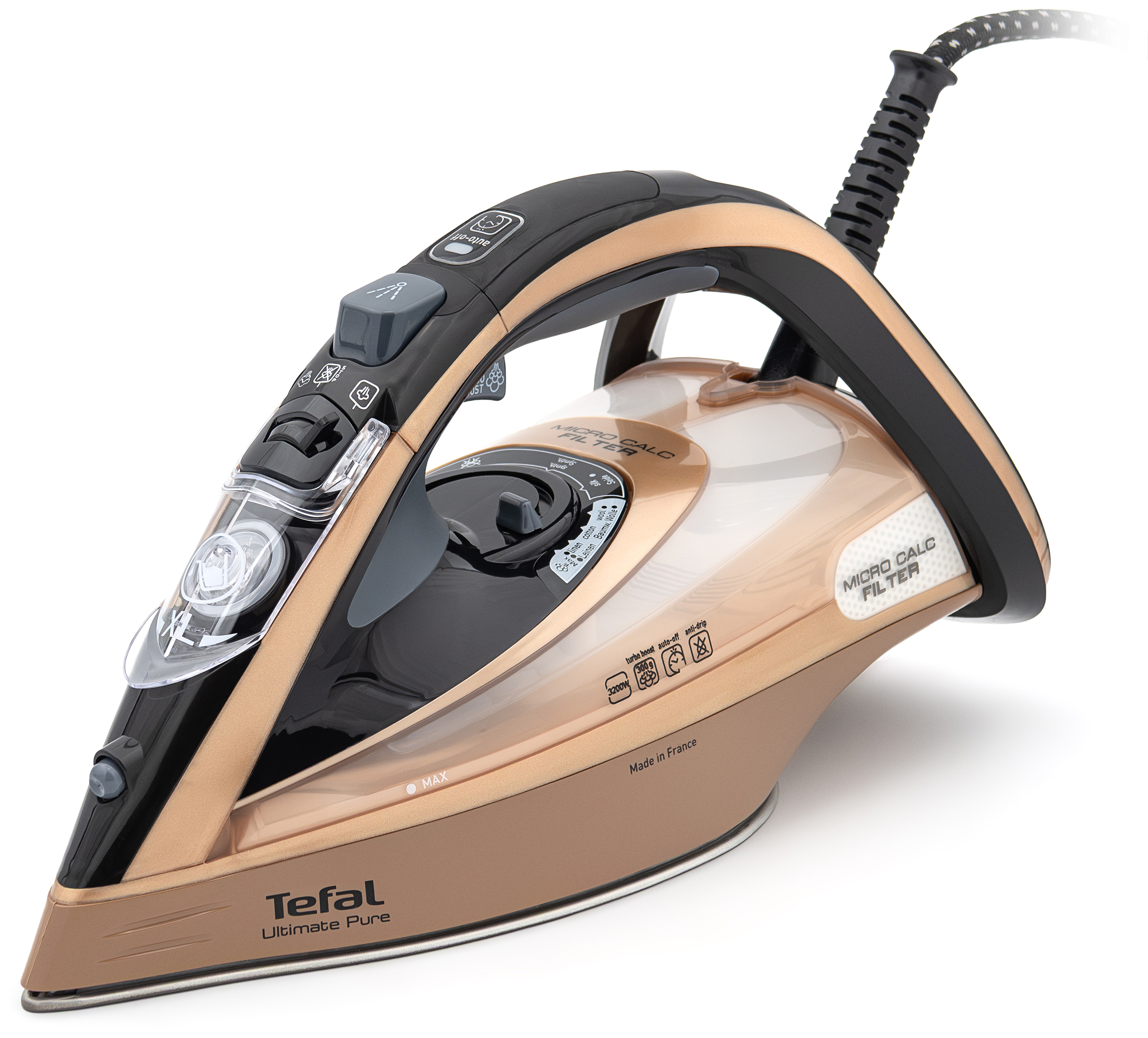 Żelazko parowe Tefal Ultimate Pure FV9852E0 w kolorze miedziano-czarnym ujęte pod kątem na białym tle. Pokazuje półprzezroczysty zbiornik na wodę, rączkę z przyciskami wyrzutu pary oraz oznaczenia mocy 3200W i filtra Micro Calc Filter.
