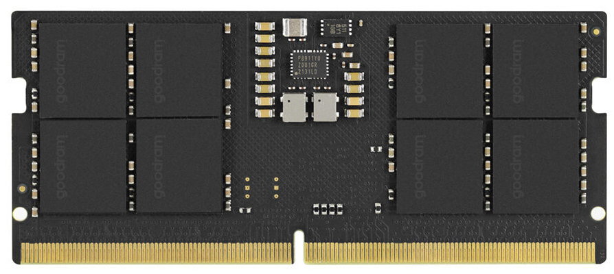 Czarna kość pamięci RAM DDR5 Goodram 16 GB na białym tle, widok z góry. Widoczny laminat z kośćmi oznaczonymi logo goodram, centralnym układem sterującym oraz złotymi stykami na dole.