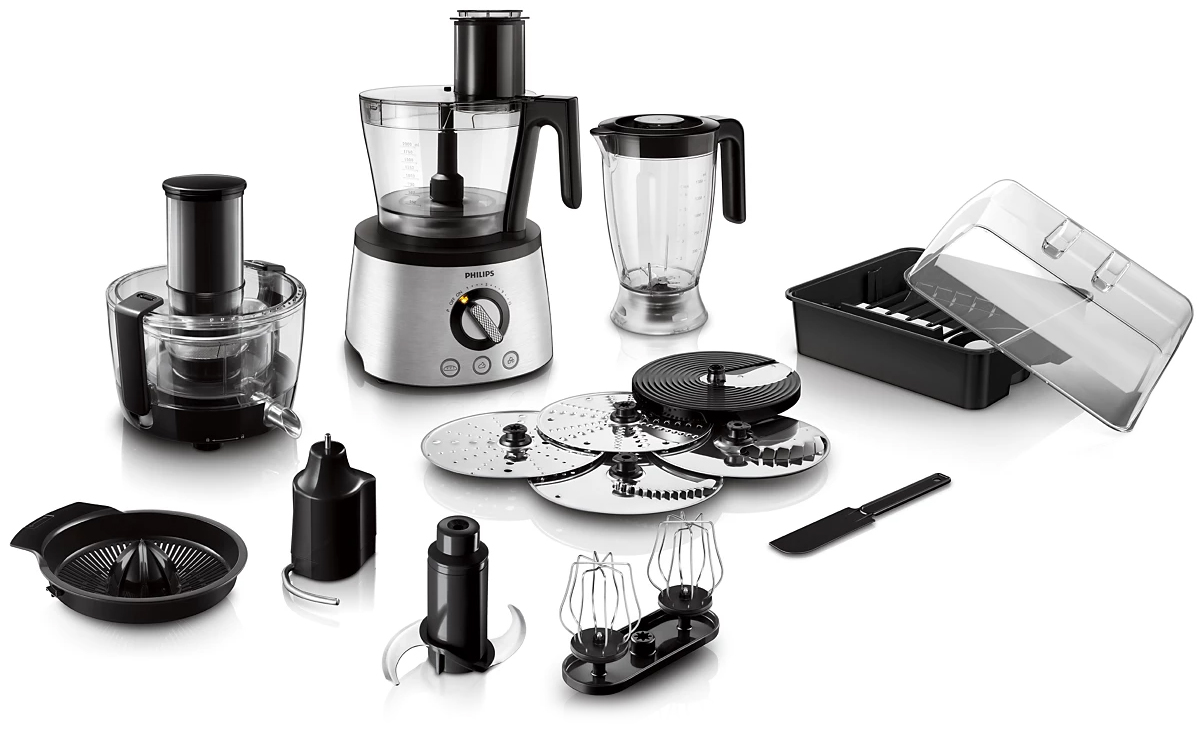 Wielofunkcyjny robot kuchenny Philips w kolorze srebrno-czarnym. Zdjęcie przedstawia jednostkę centralną oraz kompletny zestaw przystawek, w tym blender, sokowirówkę, moduł malaksera, zestaw metalowych tarcz, mieszadła do ciasta i ubijania oraz organizer na akcesoria.