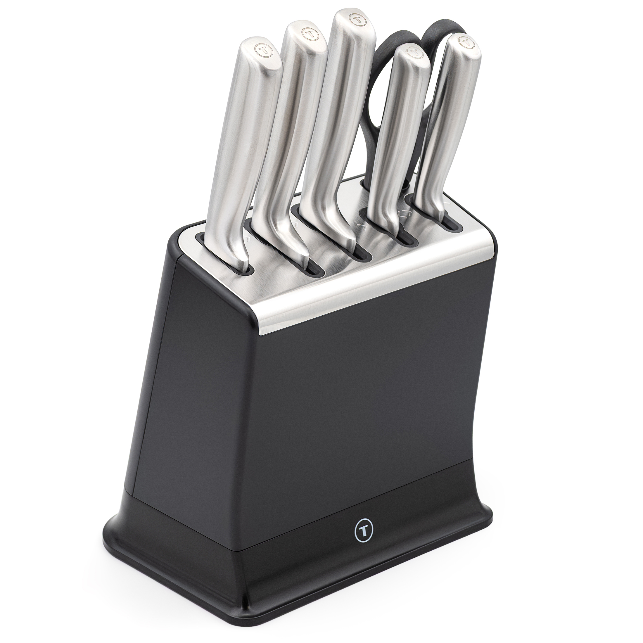 Czarny matowy blok Tefal EverSharp Pro K2977S44 widoczny z góry pod kątem na białym tle. Ze srebrnego panelu górnego wystaje pięć noży ze stali nierdzewnej ze srebrnymi rękojeściami i grawerowanym logo T oraz czarne nożyce. Na podstawie bloku umieszczono logo T.