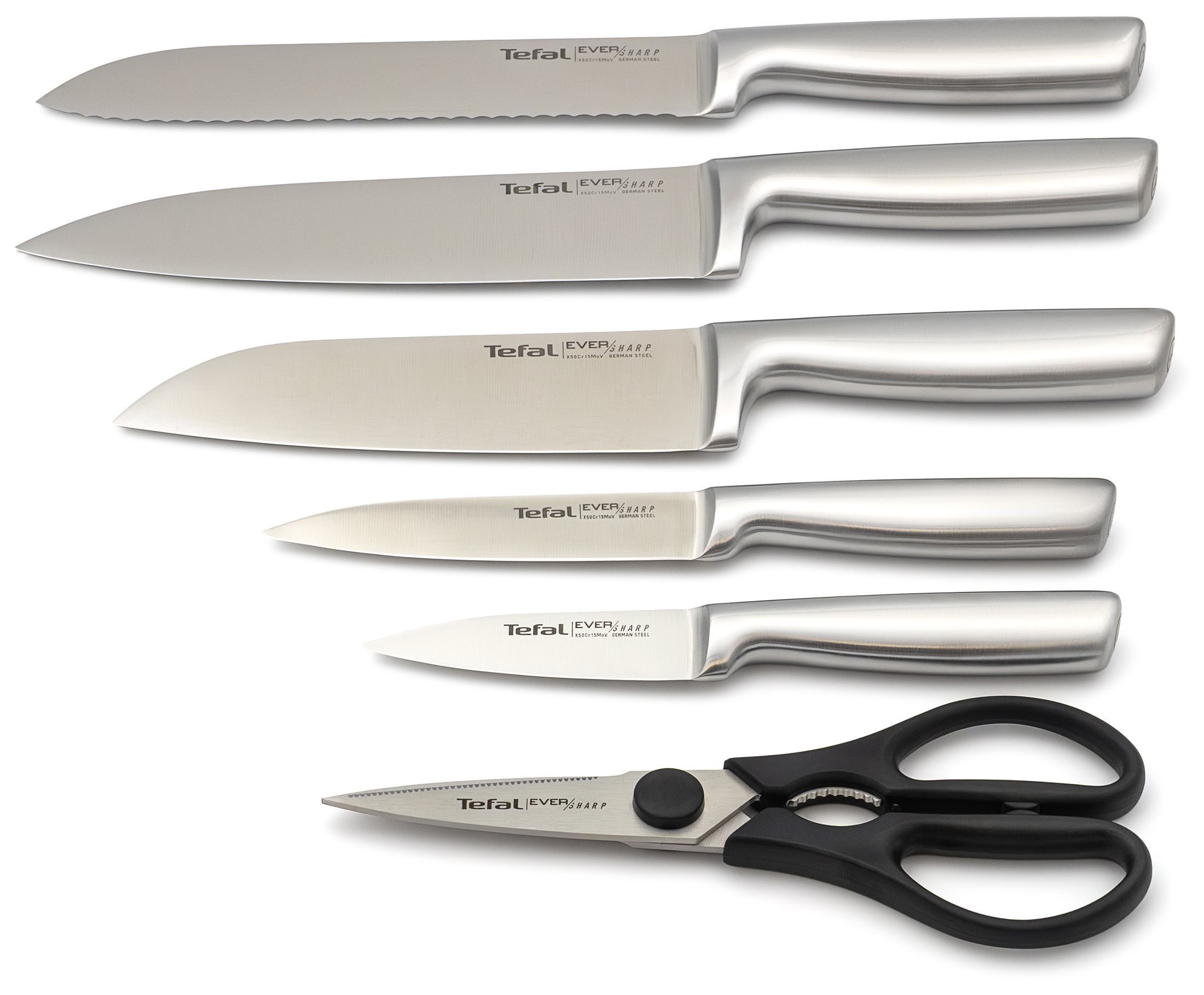 Zestaw pięciu noży ze stali nierdzewnej oraz czarnych nożyc kuchennych Tefal EverSharp Pro K2977S44 ułożonych równolegle na białym tle. Widoczne są ostrza z nadrukowanym logo Tefal EVERSHARP oraz dopasowane, srebrne rękojeści noży usytuowane po prawej stronie. Ujęcie prezentuje wszystkie elementy zestawu z profilu.