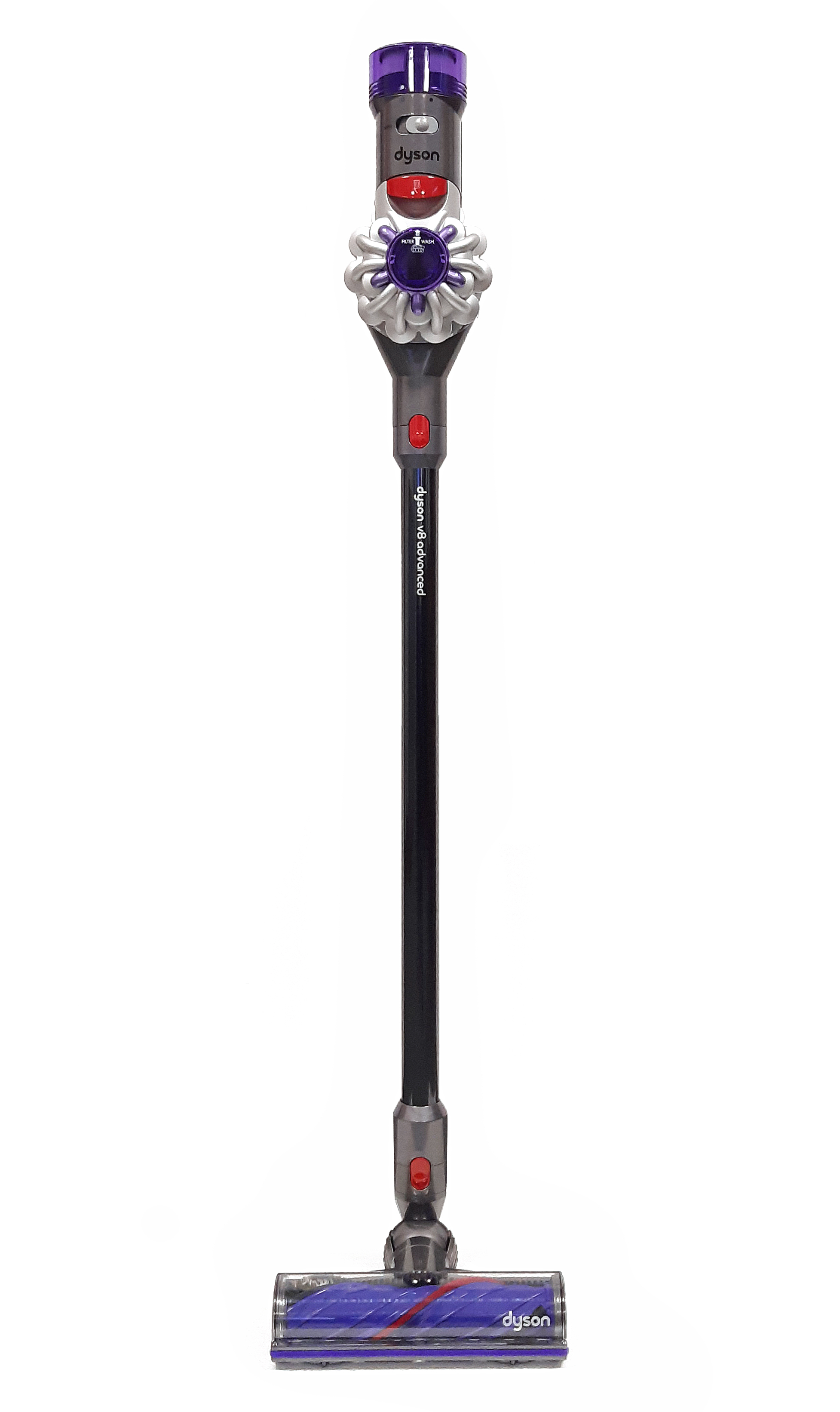 Odkurzacz pionowy Dyson V8 Advanced w kolorze szaro-fioletowym. Widoczna jest główna jednostka z przezroczystym pojemnikiem na kurz i długa, grafitowa rura z elektroszczotką na końcu.