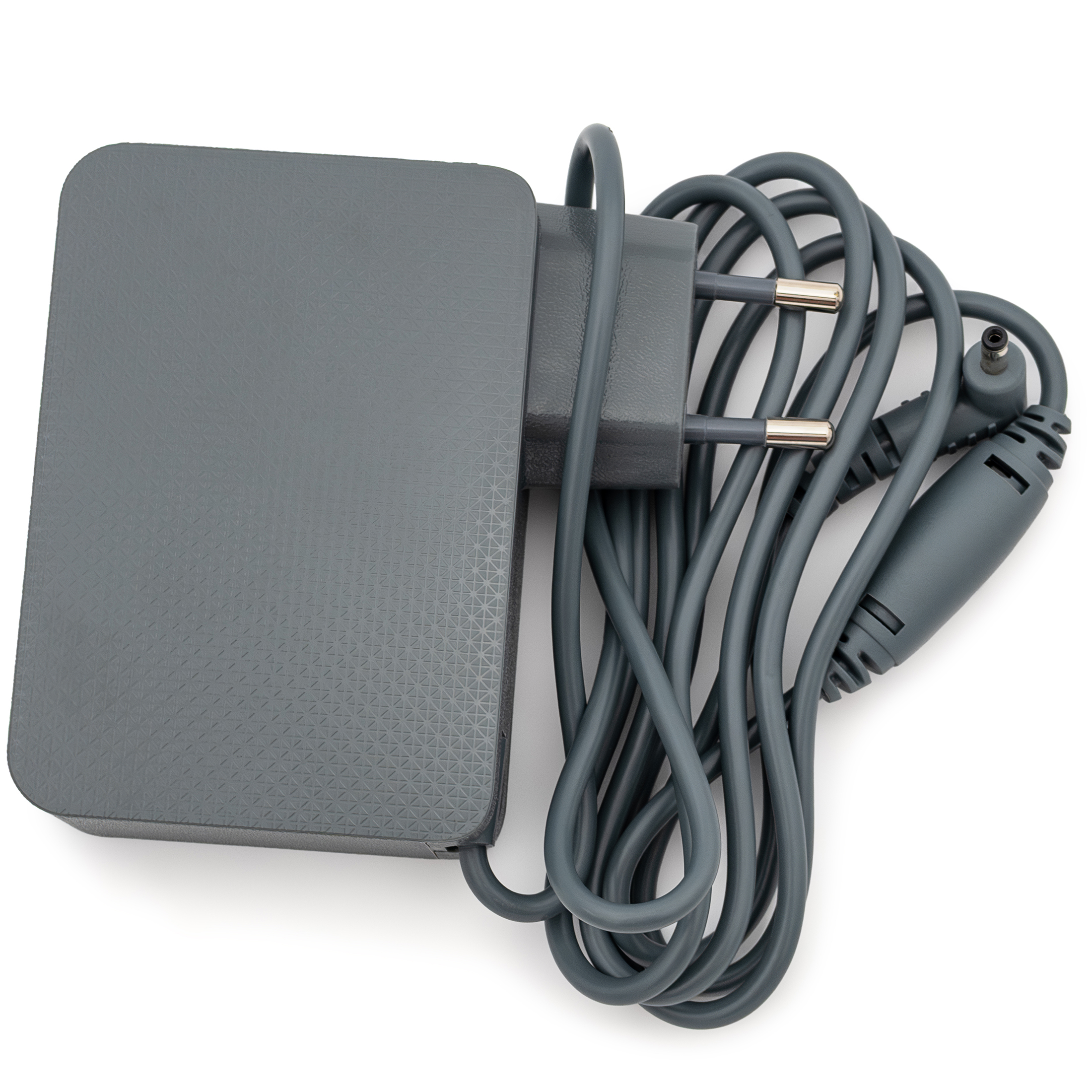 Szara ładowarka sieciowa do odkurzacza Samsung Jet 65 Pet z długim, zwiniętym kablem. Zasilacz posiada fakturowaną obudowę, zintegrowaną wtyczkę europejską oraz okrągły wtyk ładujący. Zdjęcie na białym tle.