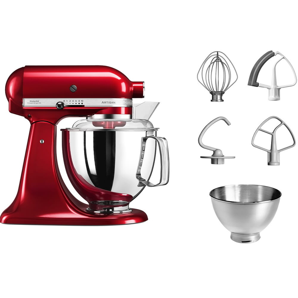 Czerwony robot kuchenny KitchenAid Artisan 5KSM175PSECA z misą, osłoną i zestawem pięciu akcesoriów obok, wszystko na białym tle.