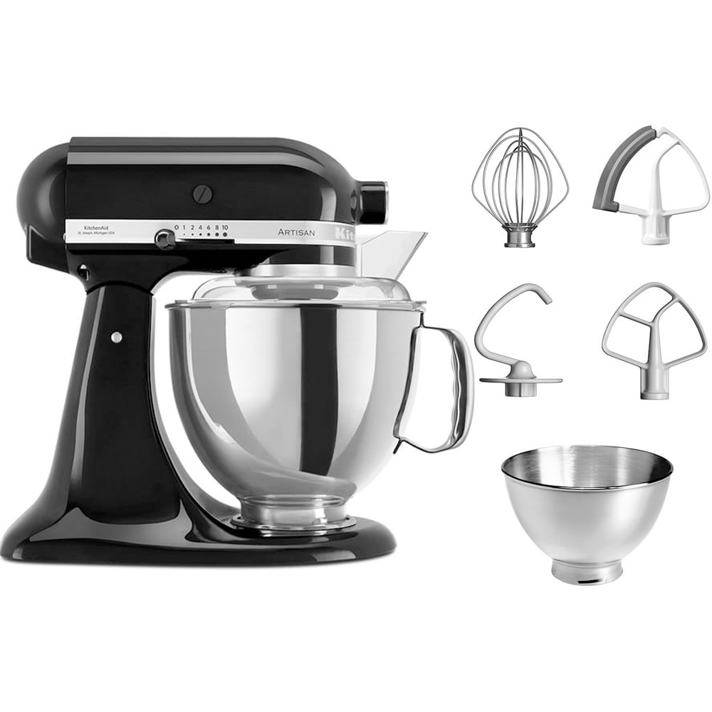 Czarny robot kuchenny KitchenAid Artisan 5KSM175PSEOB ze lśniącą metalową misą i osłoną. Obok widoczny jest komplet pięciu akcesoriów, w tym dodatkowa misa ze stali nierdzewnej, wszystko na białym tle.