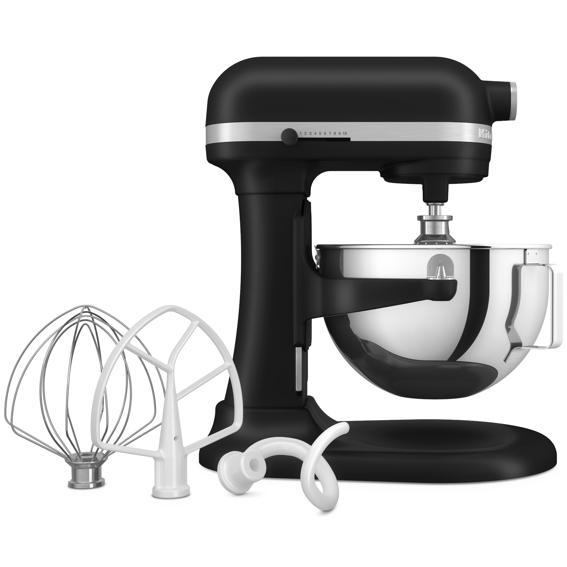 Czarny matowy mikser planetarny KitchenAid Heavy Duty z metalową misą, widoczny z boku na białym tle. Obok urządzenia leżą trzy akcesoria: metalowa rózga, białe mieszadło i hak do ciasta. Konstrukcja z podnoszoną misą podkreśla profesjonalny charakter modelu.
