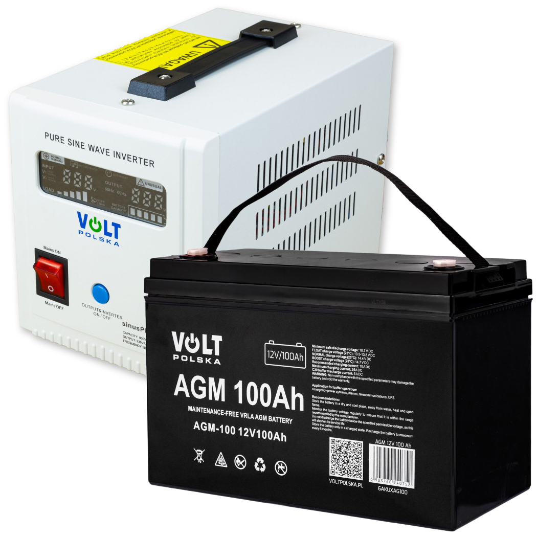 Zestaw zasilacza awaryjnego Volt Polska sinusPRO 800E z dedykowanym akumulatorem AGM 100Ah. Biała przetwornica z wyświetlaczem LCD stoi za dużym, czarnym akumulatorem o pojemności 100Ah. Widok z perspektywy ukazujący oba elementy systemu zasilania na jasnym tle.