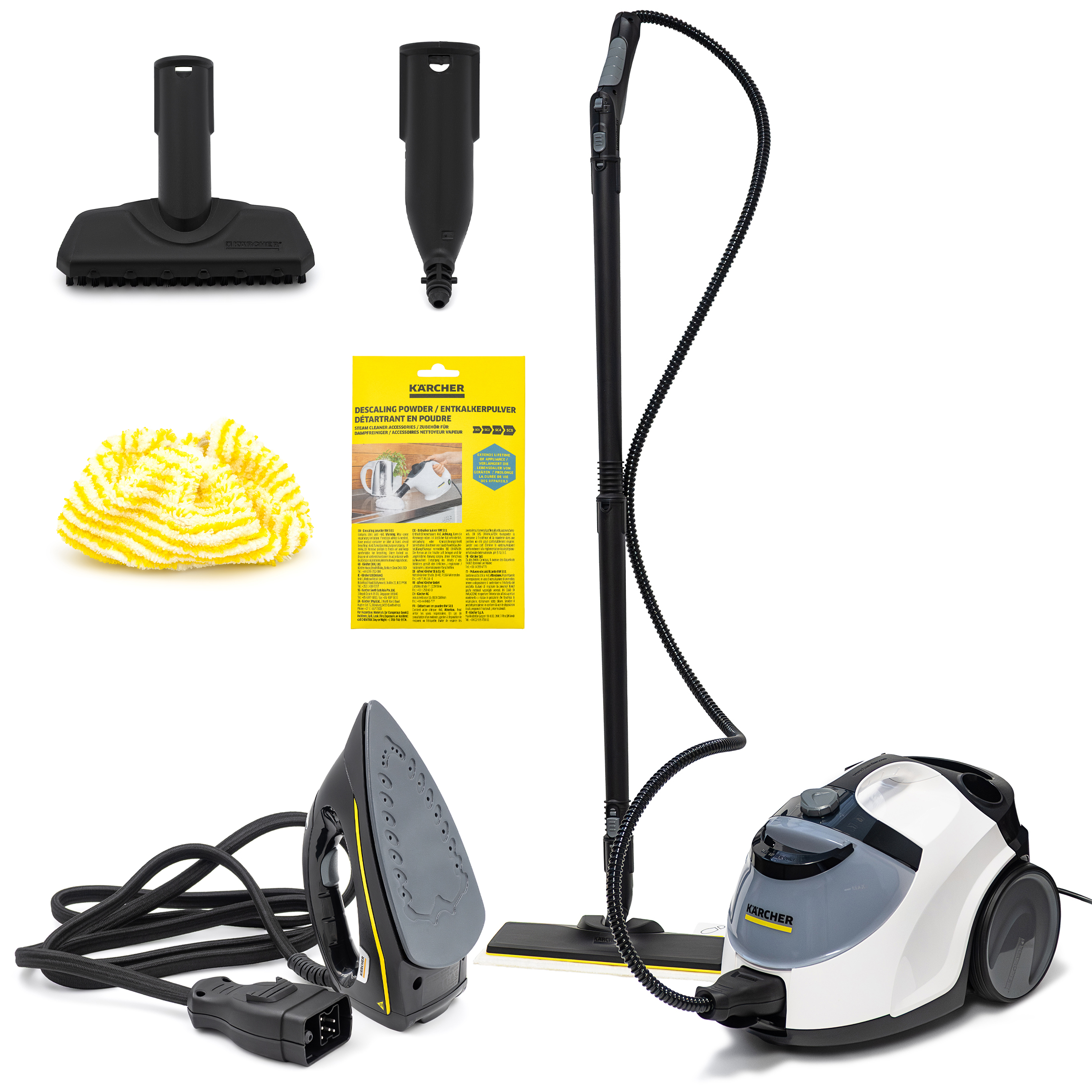 Parownica Karcher SC 5 EasyFix Iron w kolorze biało-czarnym wraz z pełnym zestawem akcesoriów na białym tle. Widoczne jest żelazko parowe, dysza podłogowa z białą ściereczką, mniejsze ssawki oraz opakowanie odkamieniacza. Całość prezentuje kompletny zestaw do czyszczenia i prasowania parowego.